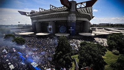 استقبال أسطوري من جماهير إنتر ميلان لحافلة الفريق