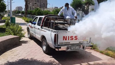 استعدادًا لافتتاحه غدًا.. رش وتطهير كورنيش المنيا