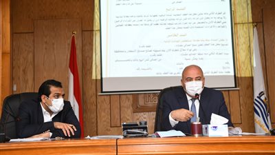 محافظ قنا يناقش بنود التعاقد مع الجمعيات المستفيدة من أراضي مدينة الأمل