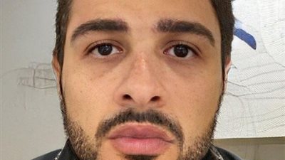 ياسمين عبد العزيز تفاجئ جمهورها بصورة تحولها لرجل.. وأحمد العوضي يُعلق