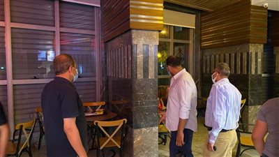 غلق وتغريم 7 منشآت في حملة مسائية لتطبيق الإجراءات الاحترازية بالإسكندرية