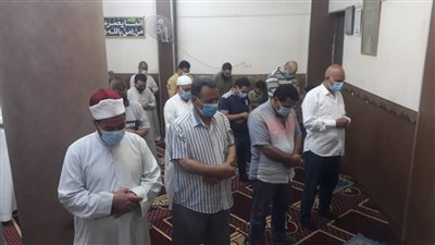 بعد غلق المسجد بالقوة.. أداء أول صلاة بالزاوية في سنورس (صور وفيديو)