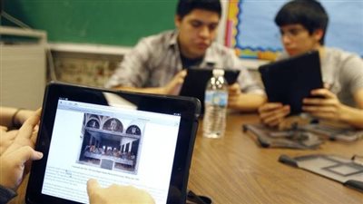 إخصائية تطوير توضح لطلاب الثانوية العامة طريقة الحصول على اسم المستخدم وكلمة السر (صور وفيديو)