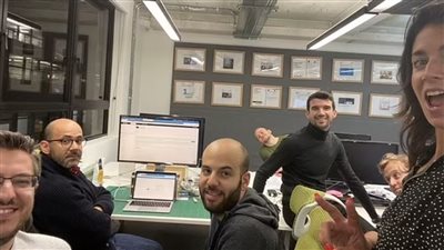 أجبره المرض على المكوث في المنزل.. بريطاني يحصد لقب أصغر ملياردير خلال الإغلاق