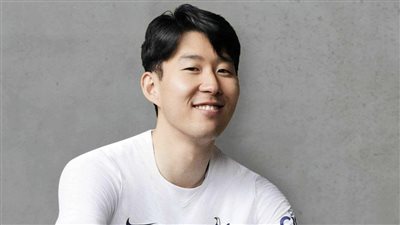 توتنهام يعلن قميصه الأساسي للموسم المقبل (صور)