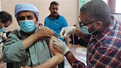 انطلاق أول قافلة متحركة لتطعيم أبناء قرى الجنوب ضد كورونا