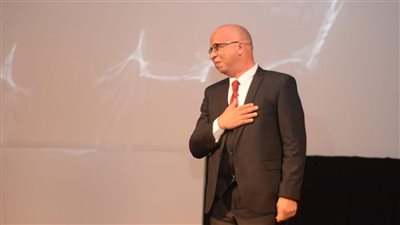 خروج شريف دسوقي من المستشفى لبدء التأهيل النفسي بعد بتر قدمه