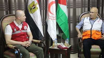 الهلال الأحمر المصري يزور قطاع غزة لبحث سبل التعاون المشترك