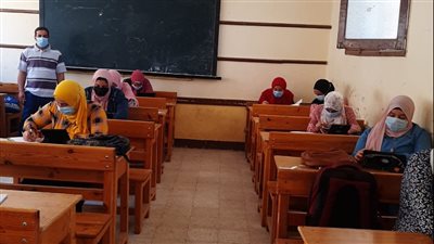 بدء الامتحان التجريبي في 5 مواد على التابلت لطلاب الثانوية العامة 