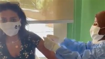 رانيا يوسف تشارك متابعيها تلقيها لقاح كورونا (فيديو)