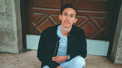 سيارة مجهولة تدهس شابا بشارع جامعة الدول العربية وتلوذ بالفرار (صور)