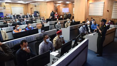 محافظ بورسعيد ومدير الإشارة يشهدان التشغيل التجريبي لمنظومة الشبكة الوطنية الموحدة للطوارئ والسلامة العامة (صور) 