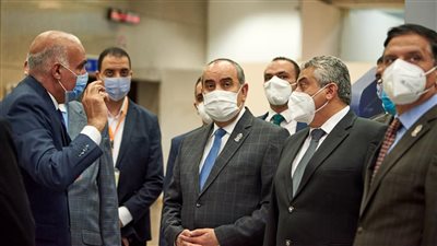 وزير الطيران المدني يتابع سير العمل بمطار شرم الشيخ الدولي (صور)