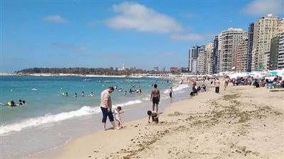 سياحة الإسكندرية تعاقب مستأجر شاطئ البوريفاچ لإجبار الزوار على دفع إكراميات