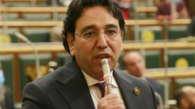 برلماني يطالب بزيادة مراكز لقاح كورونا بالتزامن مع الموجة الرابعة