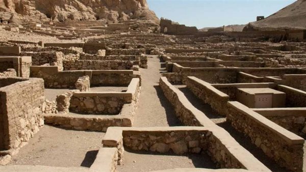 دير المدينة بالأقصر