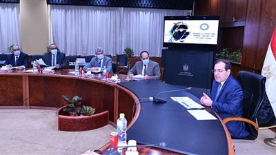 وزير البترول يتابع تنفيذ خطة التوسع باستخدام الغاز الطبيعي لتموين السيارات