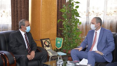 محافظ الإسماعيلية يستقبل سفير بيلاروسيا لبحث سبل التعاون والفرص الاستثمارية