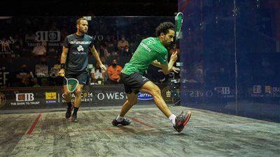 طارق مؤمن يتأهل لنصف نهائي بطولة الجونة الدولية للاسكواش