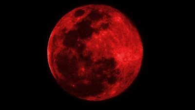  لمدة 14 دقيقة.. القمر يتحول إلى اللون الأحمر مساء اليوم