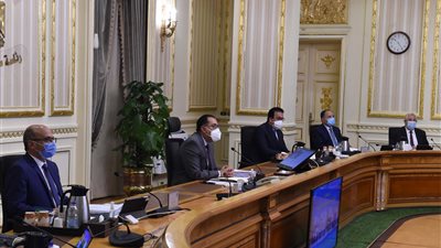 الحكومة تحسم الجدل بشأن تسريح 6 ملايين موظف بالجهاز الإداري للدولة