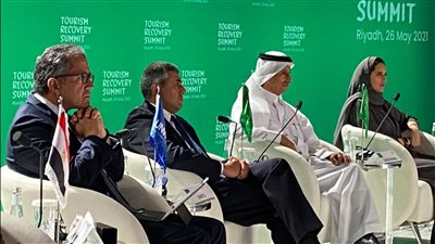 وزير الآثار يشارك في قمة 