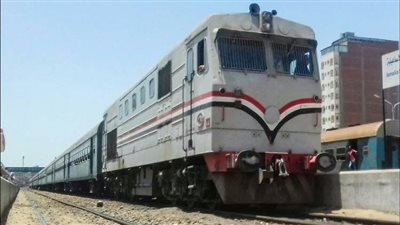 إصابة سيدة خمسينية إثر سقوطها خلال توقف القطار في قنا