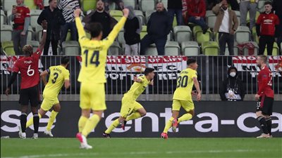 فياريال ينهي الشوط الأول متقدما على مانشستر يونايتد في نهائي الدوري الأوروبي 