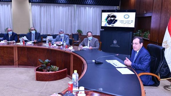 وزير البترول في لقائه