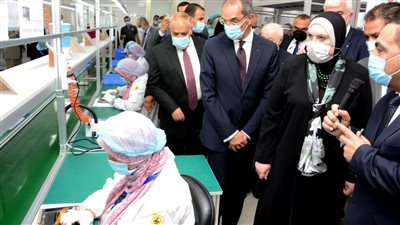 وزير الاتصالات: نوفر المناخ الجاذب للشركات الرائدة لتصنيع الإلكترونيات