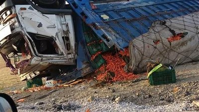 مصرع عجوز وابنتها في حادث مروري بطريق 