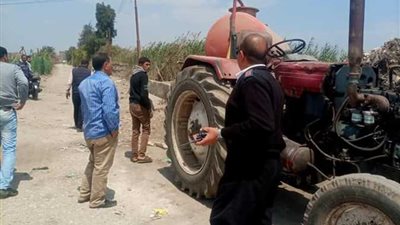 ضبط سائق جرار زراعي ألقى حمولة صرف صحي في ترعة بالشرقية 