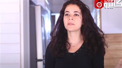 بيت الأحلام المتنقل.. يارا تصنع أتوبيس لتعيش فيه بالشارع