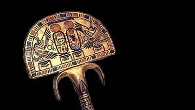 المتحف المصري الكبير ينتهي من ترميم مروحة الملك توت عنخ آمون (خاص)