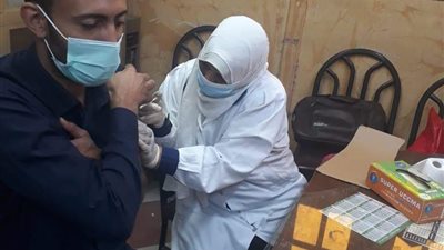 تطعيم محاميي شبين القناطر وطوخ بلقاح كورونا (صور)