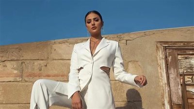 ‎ثراء جبيل تتألق باللون الأبيض في جلسة تصوير