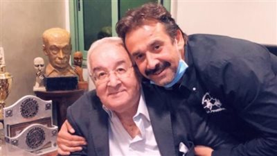 إصابة والد كريم عبد العزيز بفيروس كورونا ونقله لأحد مستشفيات المهندسين