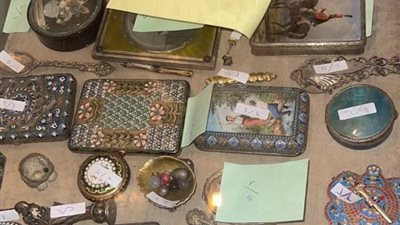 مملوكة لنجل مسؤول كبير في بلاط الملك فاروق.. تفاصيل العثور على تحف أثرية بالصدفة في الزمالك