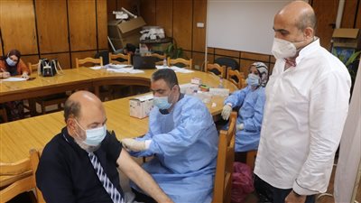 التوسع في افتتاح مقرات لتطعيم العاملين بجامعة الأزهر بلقاح كورونا