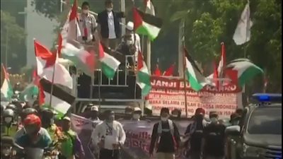 مظاهرات بإندونيسيا احتجاجًا على الدعم الأمريكي للاحتلال الإسرائيلي 