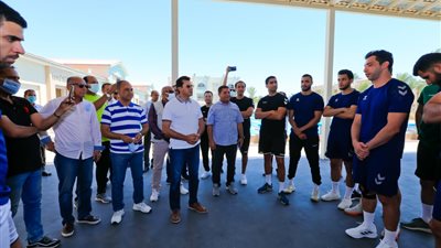 وزير الرياضة يزور معسكر منتخب مصر لكرۃ الید بالغردقة (صور)