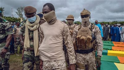 قائد انقلاب مالي يلتقي قادة الأحزاب والمجتمع المدني