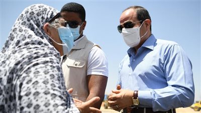 السيسي يلتقي عددًا من المواطنين خلال جولة تفقدية بمنطقة شرق القاهرة (صور)