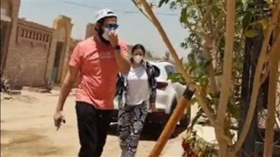 إيمي وحسن الرداد يزوران قبر سمير غانم في أول جمعة بعد وفاته(صور)