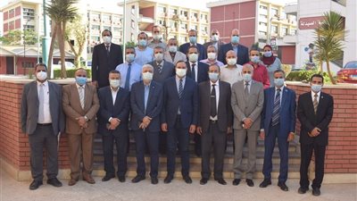 تكريم 18 متدربًا بجامعة سوهاج في ختام برنامج التأهيل لمنصب عميد كلية