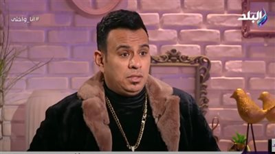 محمود الليثي: أمي سبب نجاحي.. وبكيت عندما ذهبنا للحج معًا (فيديو)