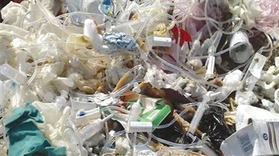 ضبط 4 مصانع  و3 شركات تتداول النفايات الطبية الخطرة بالشرقية والمنوفية 