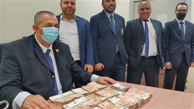 ضبط تهريب كمية من النقد الأجنبي بجمارك مطار القاهرة