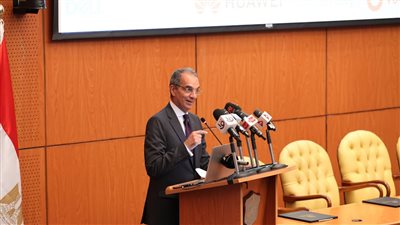 وزير الاتصالات يعلن 4 شراكات جديدة لتنمية مهارات الطلاب تكنولوجيًا 