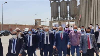 وزير التموين ومحافظ القليوبية يتفقدان صوامع القمح ببنها (صور) 